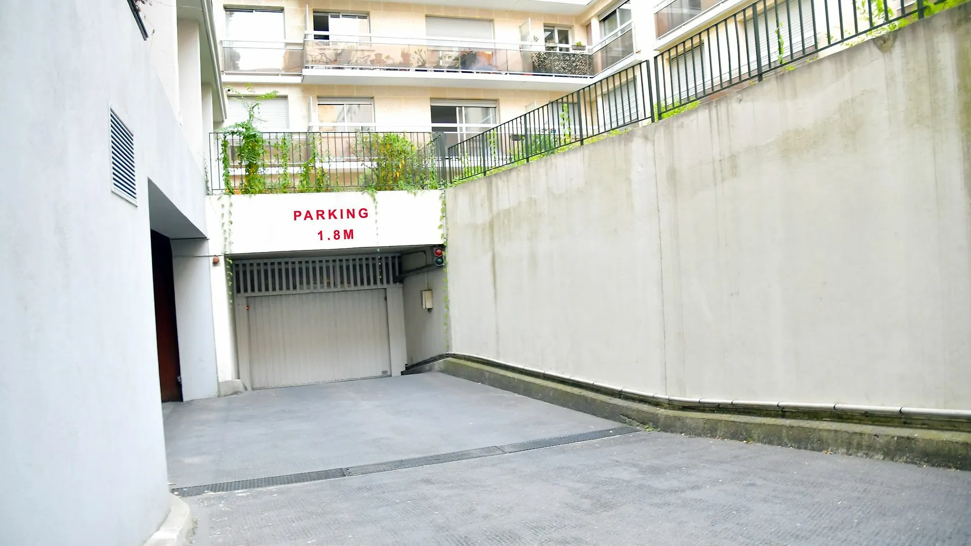 Cozy Apt Near Eiffel With Free Parking Paris Apartment